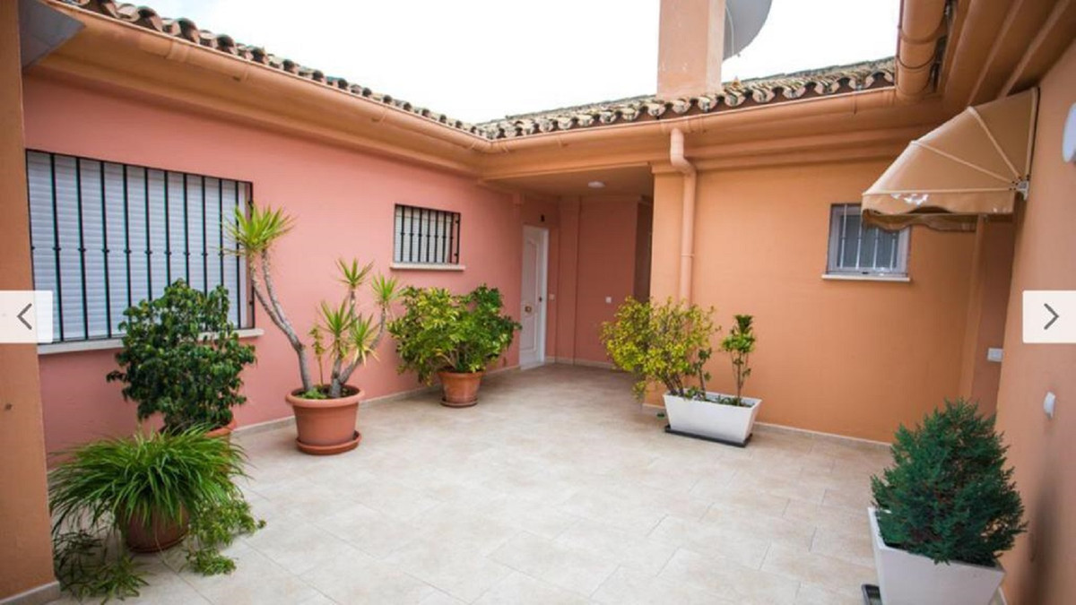 100M FROM THE BEACH! CHANCE!
Imagine living two steps from the beach, in the best area of Benalmaden, Spain