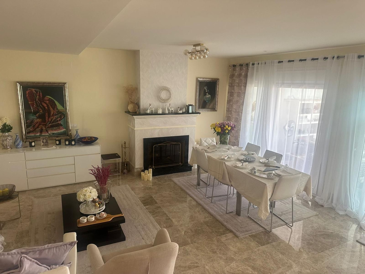 Townhouse for sale in Los Monteros R4693150