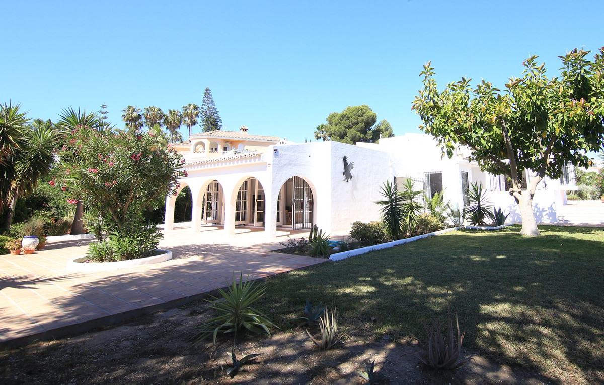 Villa Detached in Cerros del Aguila, Costa del Sol
