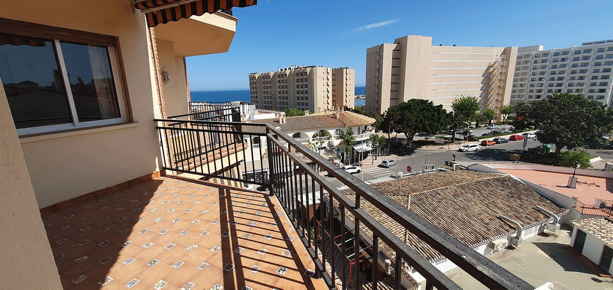 						Apartment  Middle Floor
													for sale 
																			 in La Carihuela
					