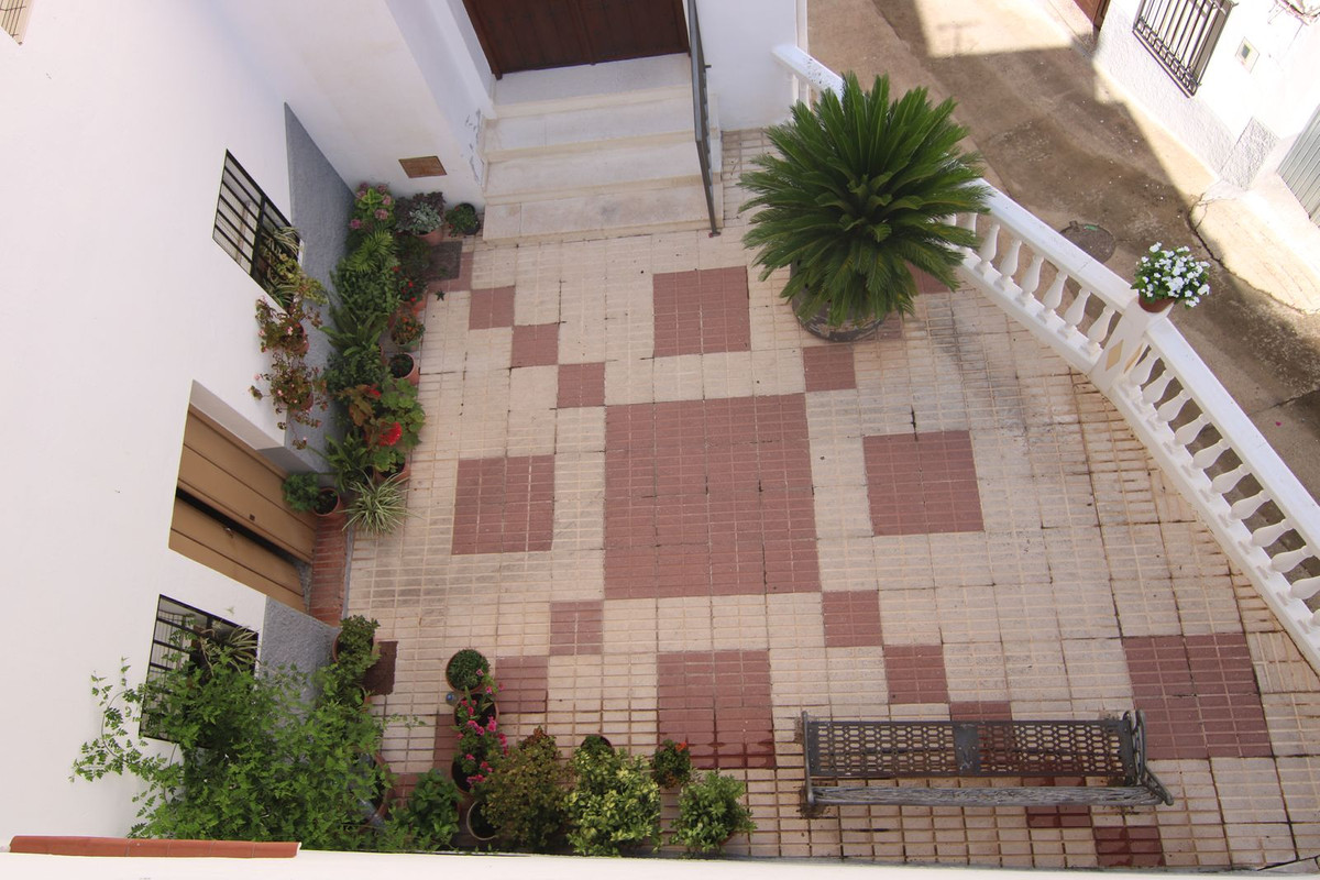 6 Bedroom Townhouse For Sale, Tolox