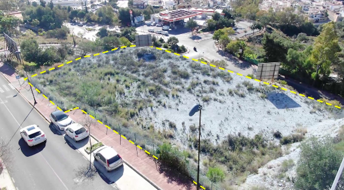 Commercial urban plot of 3003 m² facing south, which offers demonstrable profitability.
Privileged l, Spain