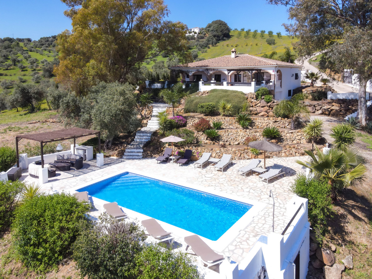 DREAM Villa

.  Privacy
.  IMMACULATE
.  Fantastic Pool Area
.  Two lovely pueblos close by
.  Possi, Spain