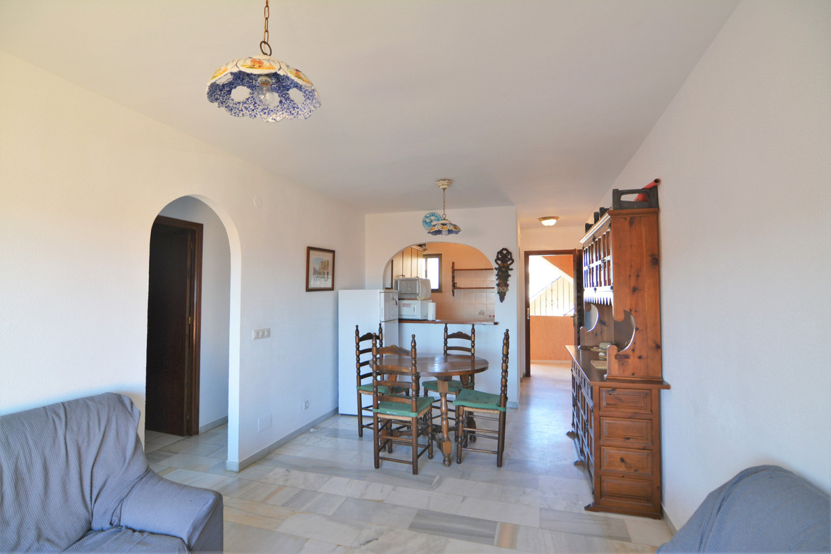 Apartment Middle Floor in El Faro, Costa del Sol
