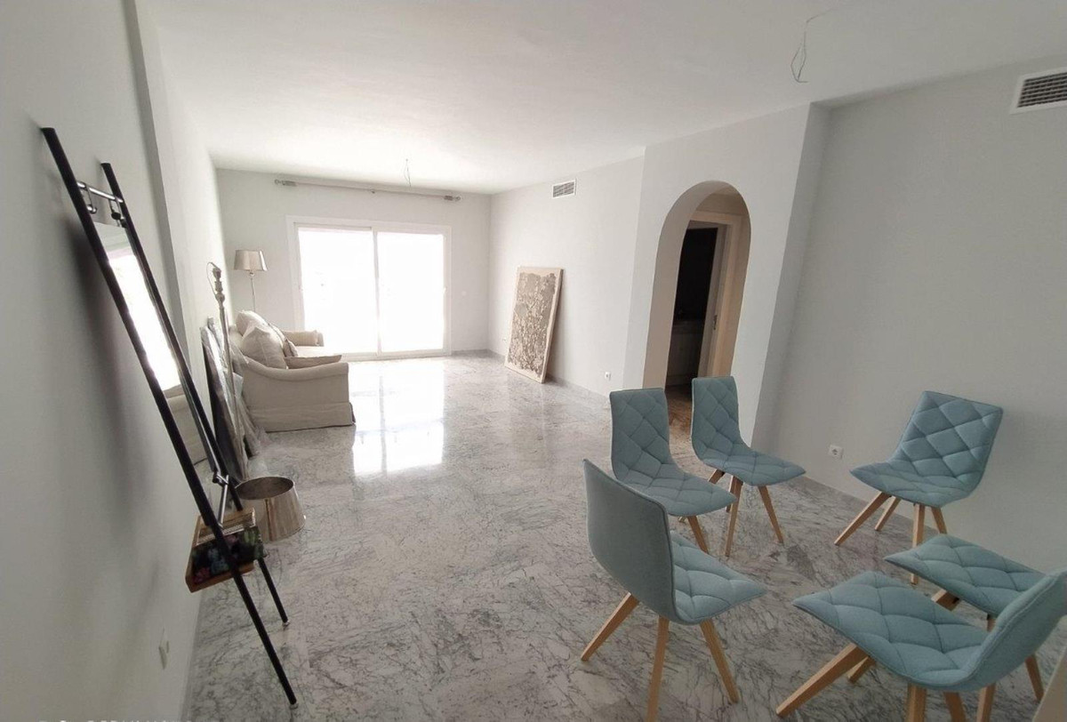 Fabulous second floor south facing apartment in one of the luxurious complexes of the famous Puerto Banus with all amenities and 2 minutes walk fro...