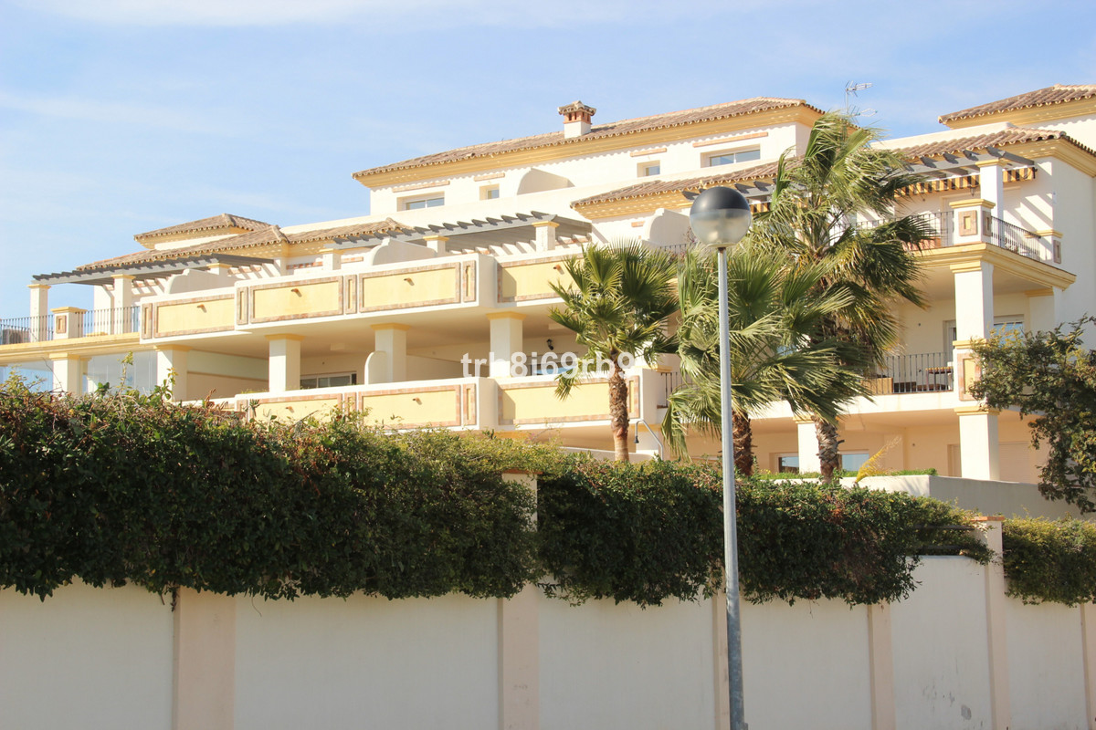 A lovely, well built, ground floor apartment in an exclusive community of 12 units on Av Parque Selw, Spain