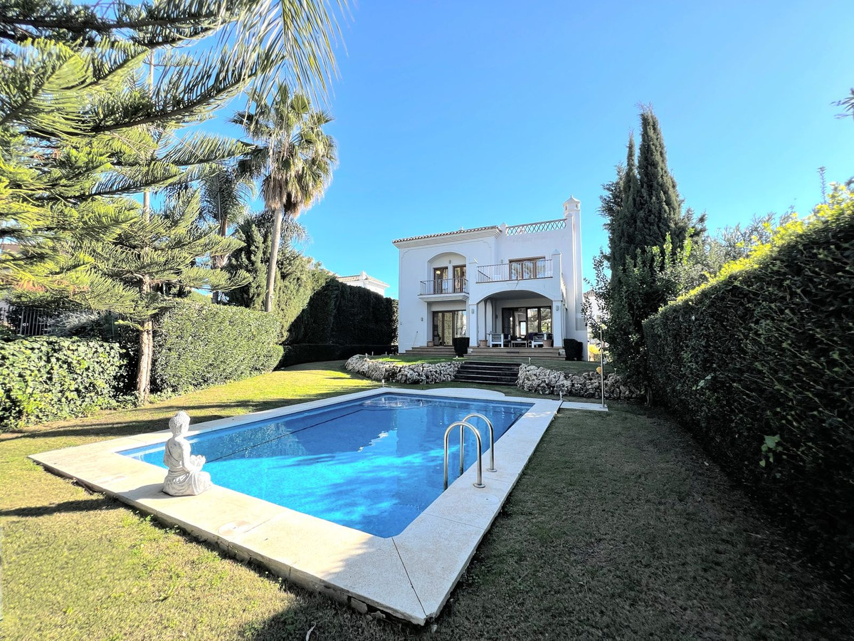 Villa Detached for sale in Selwo, Costa del Sol