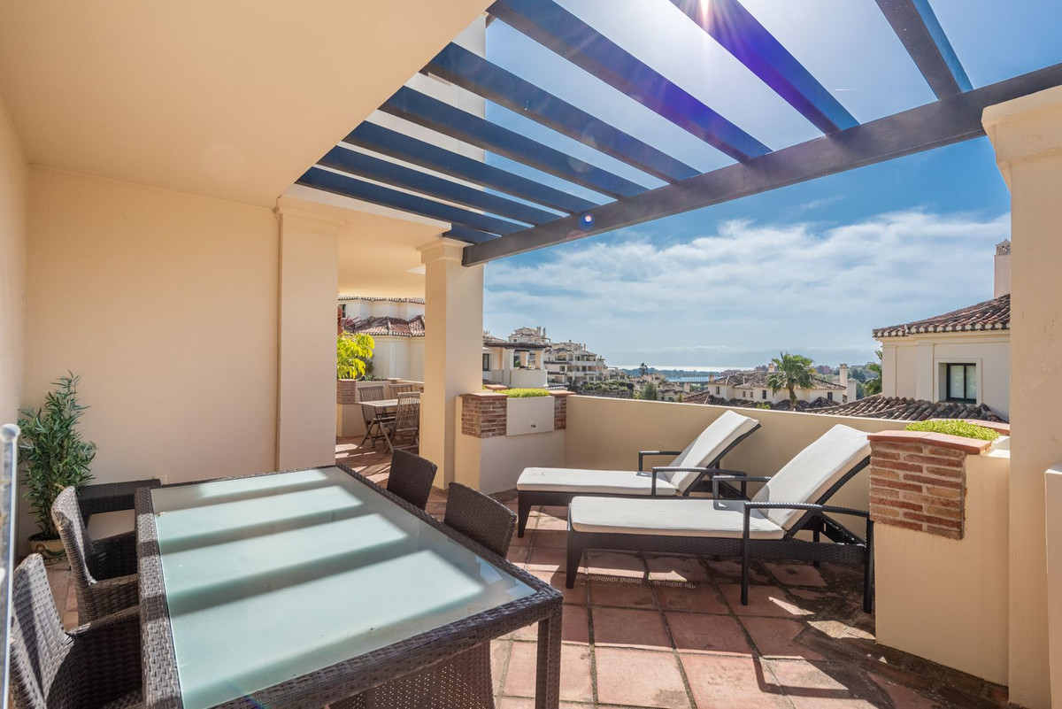 Beautiful apartment in the 5-star development of Capanes del Golf in Benahavis, a very desirable urb, Spain