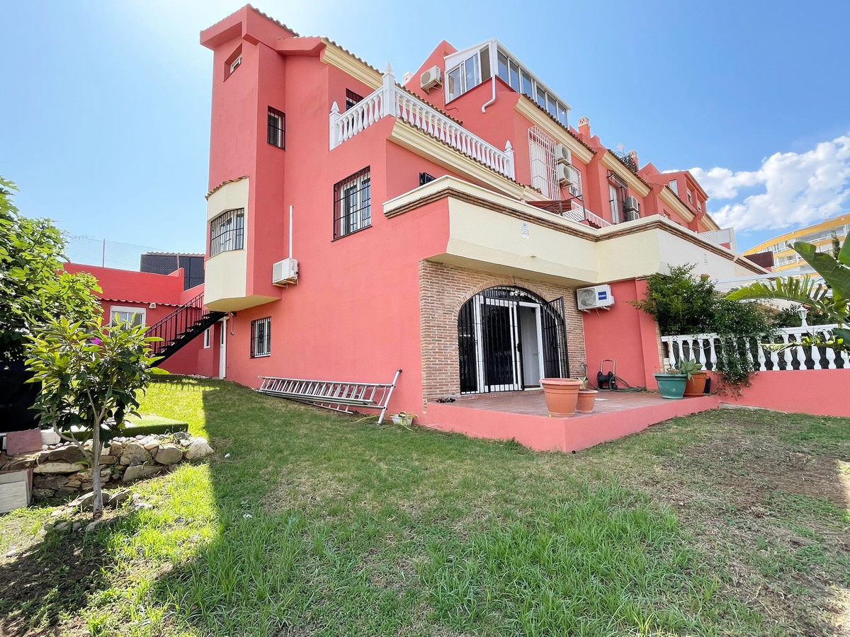 3 Bedroom Semi-Detached House For Sale Torreblanca, Costa del Sol - HP4397491