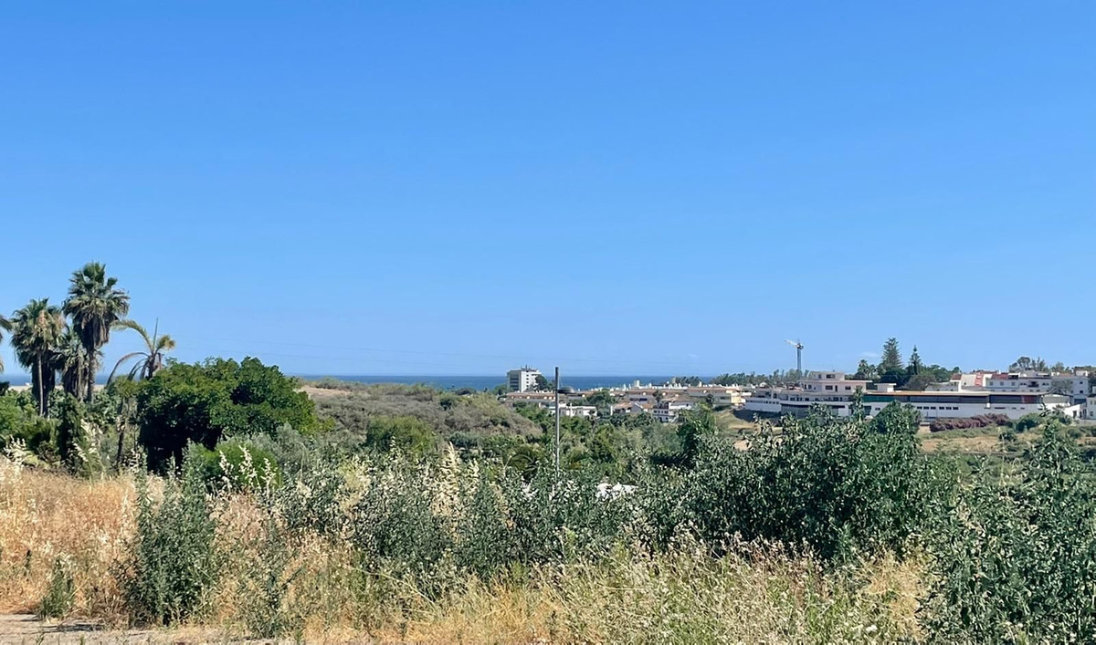 Plots with sea views and lake views.
Urbanization project completed.
The plots is located just 10 mi, Spain