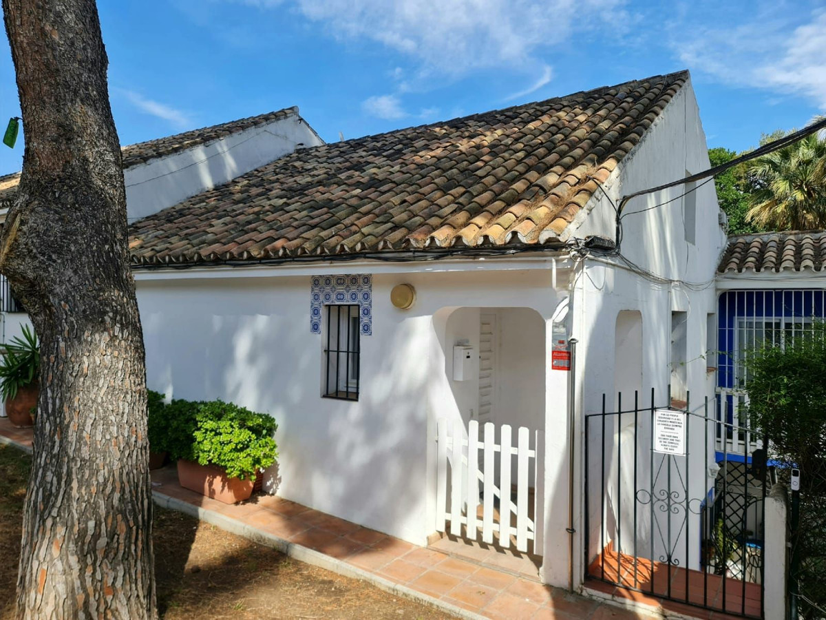 Townhouse in Nueva Andalucía Resale Costa Del Sol