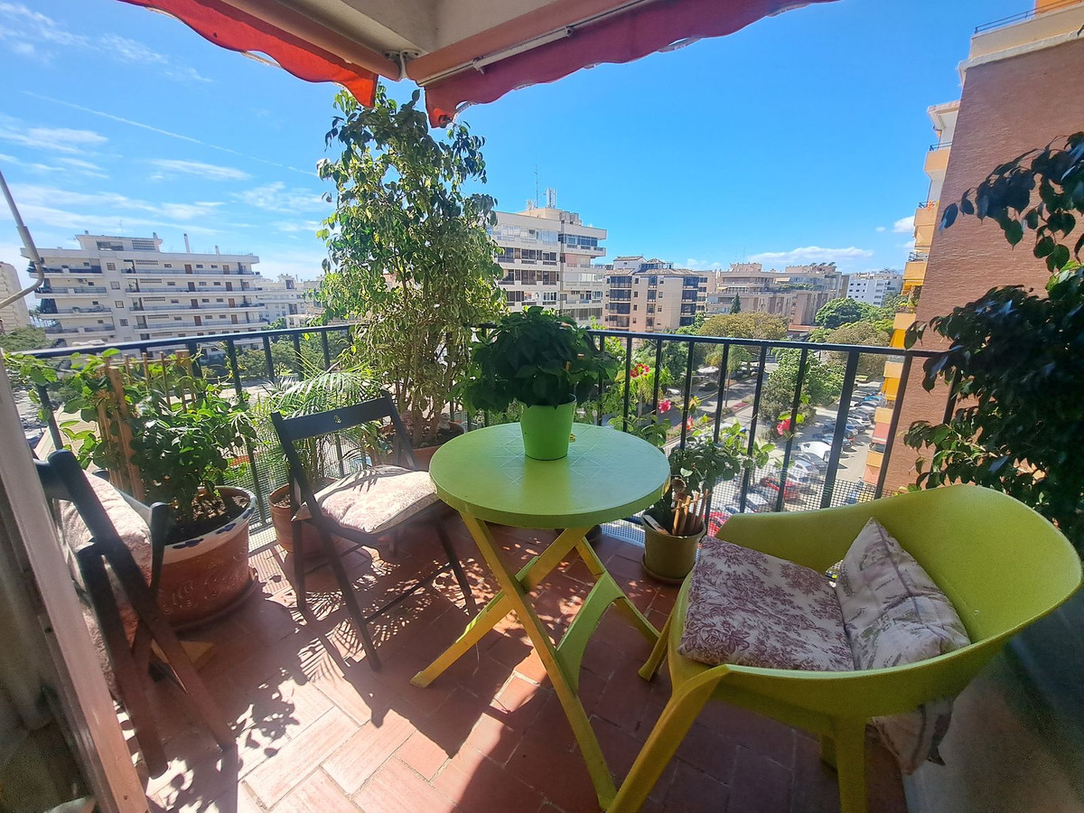 3 bedroom Apartment For Sale in Marbella, Málaga