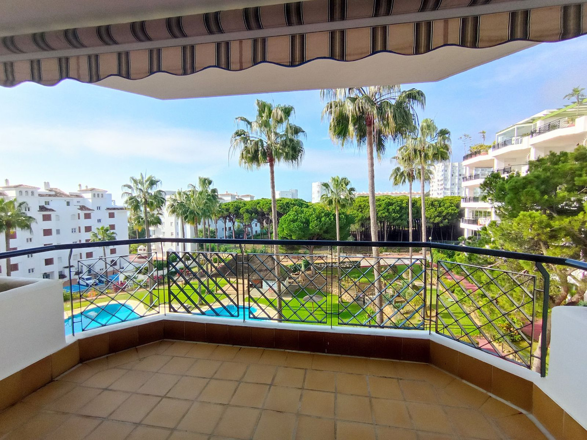 2 bedroom Apartment For Sale in Calahonda, Málaga