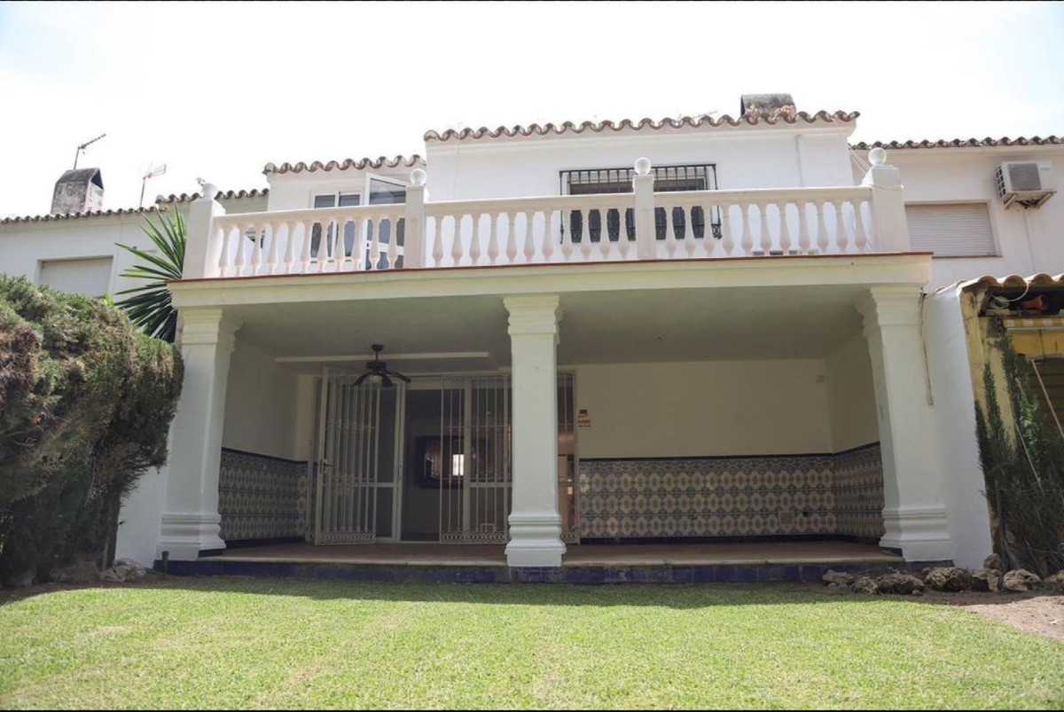 Town House for sale in Diana Park, Estepona