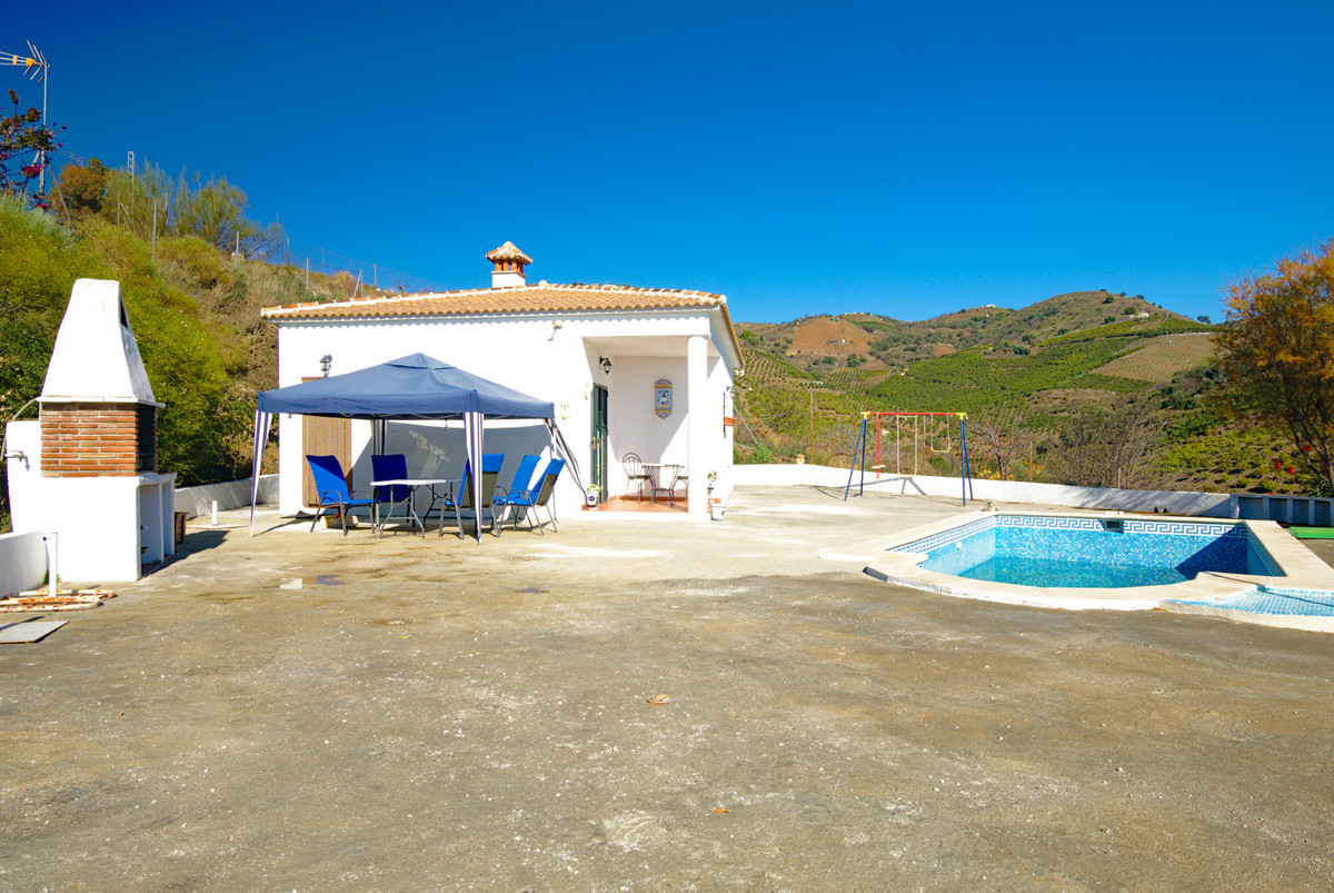 Cozy country house in Triana (Vélez-Málaga), legally registered as a home.