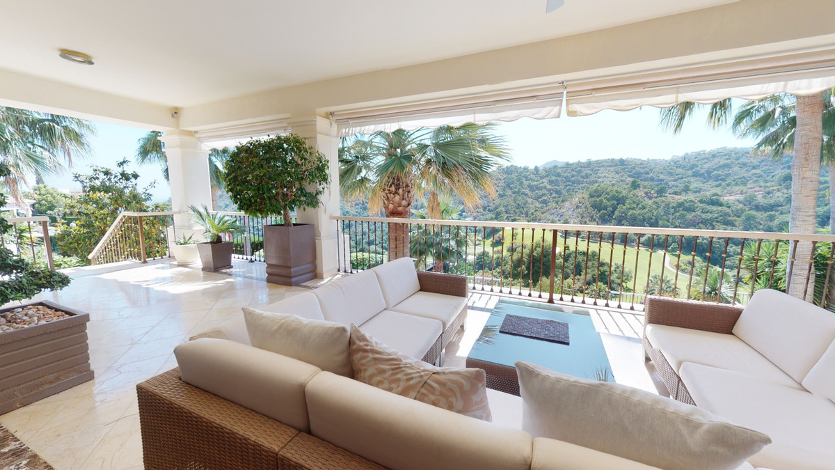 6 bed Property For Sale in Los Arqueros, Costa del Sol - thumb 4
