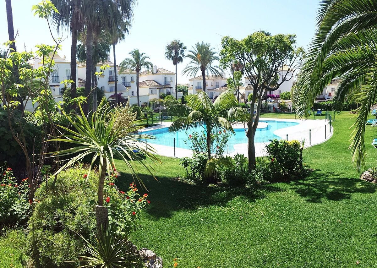 3 bedroom Townhouse For Sale in New Golden Mile, Málaga