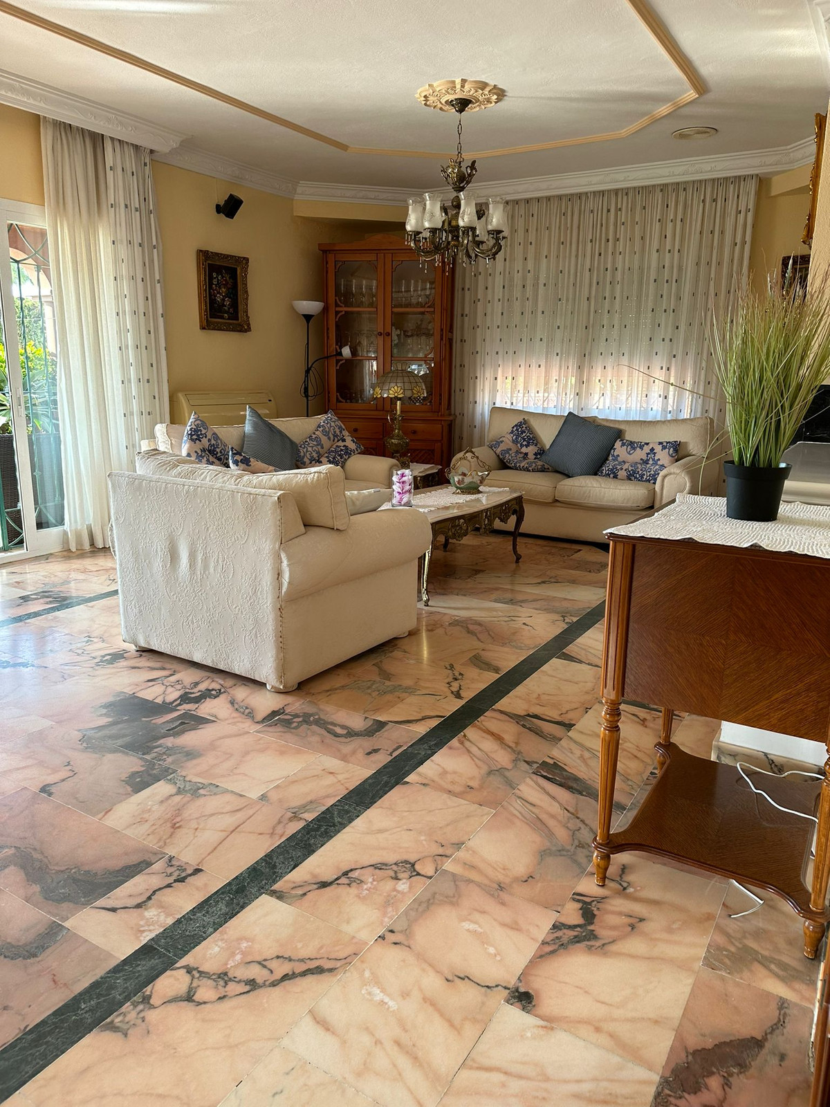 Villa te koop in Marbella R4712530
