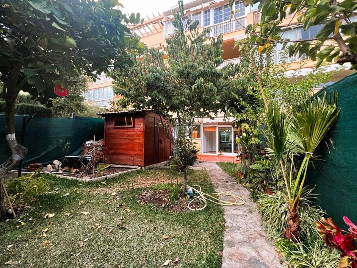 						Apartamento  Planta Baja
													en venta 
																			 en Calahonda
					