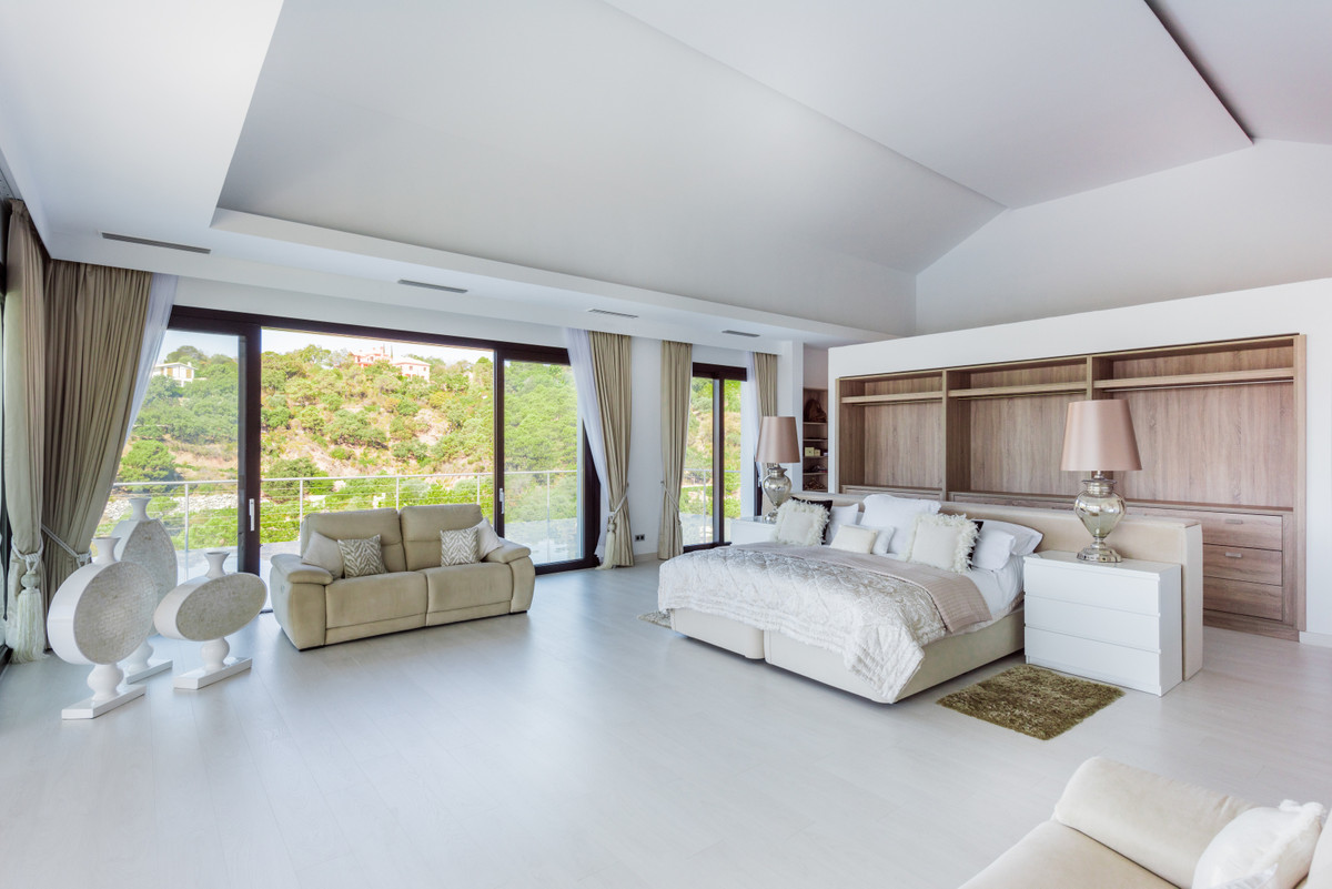 8 Bedroom Villa For Sale - La Zagaleta, Benahavis
