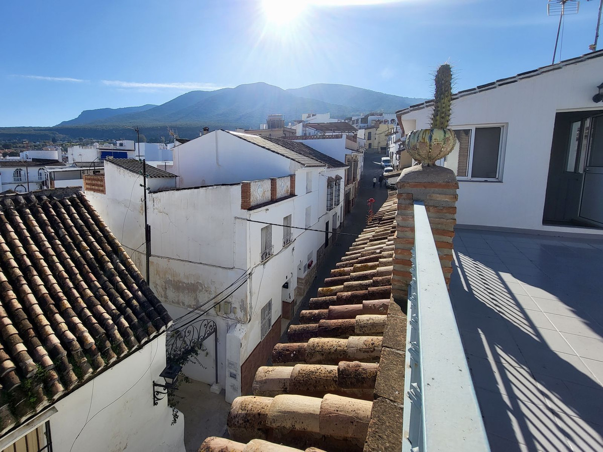 Fantastic The house has a central location close to all amenities. 

Distributed in 3 spacious bedro Spain