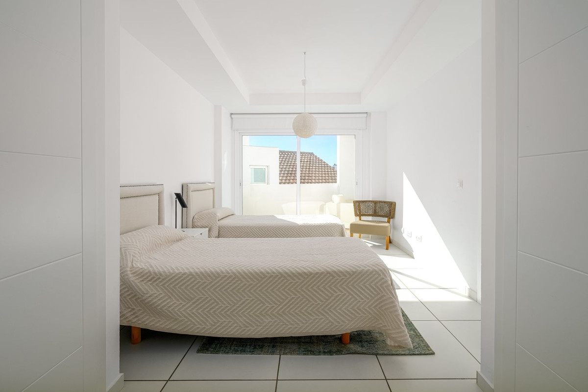4 bedroom Villa For Sale in Benalmadena, Málaga - thumb 15