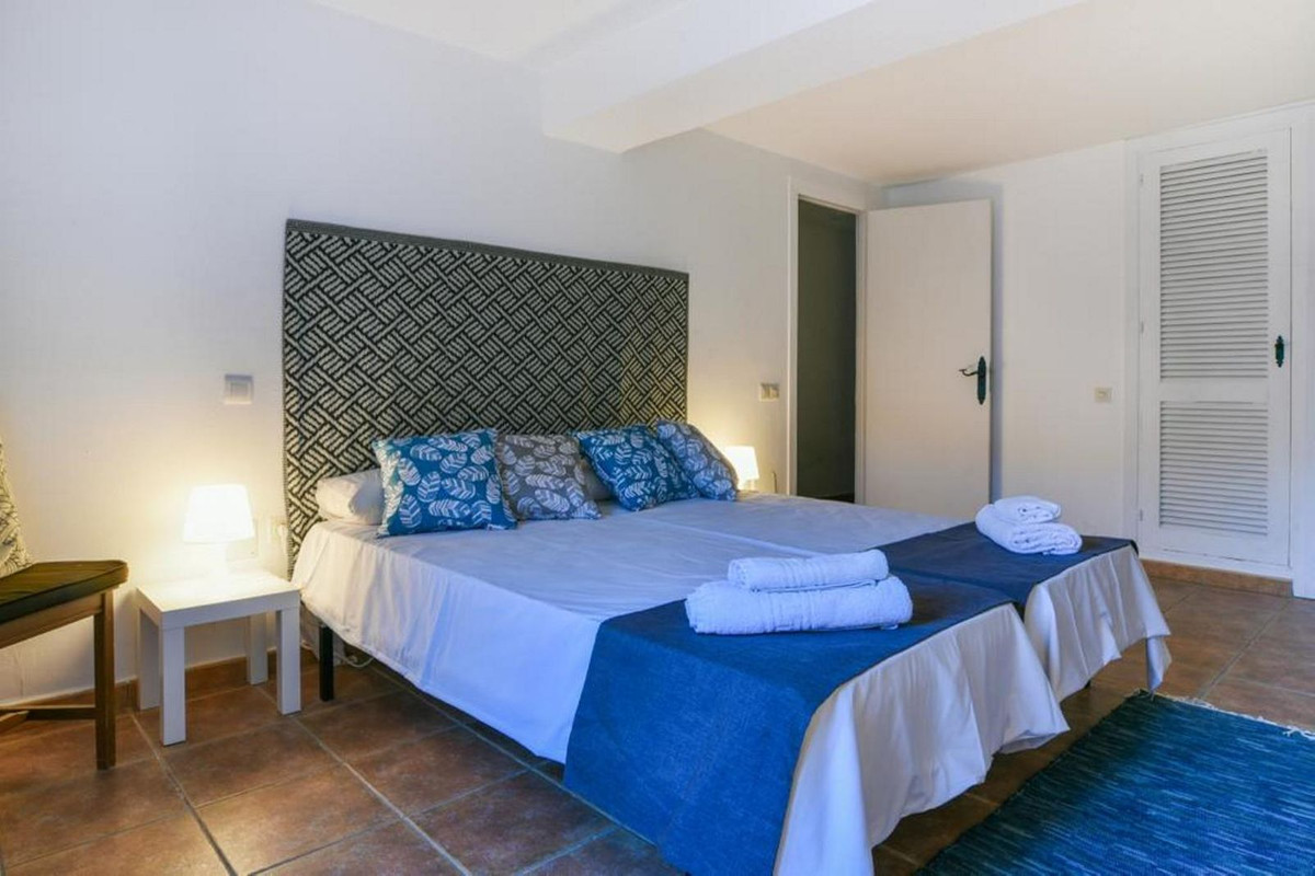 4 bedroom Villa For Sale in Nagüeles, Málaga - thumb 26