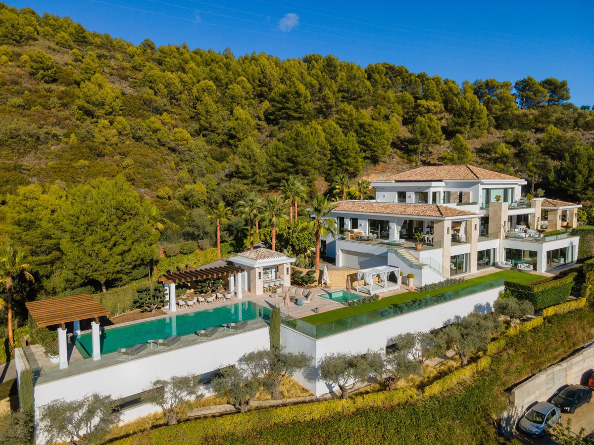 Detached Villa for sale in Marbella R4297309
