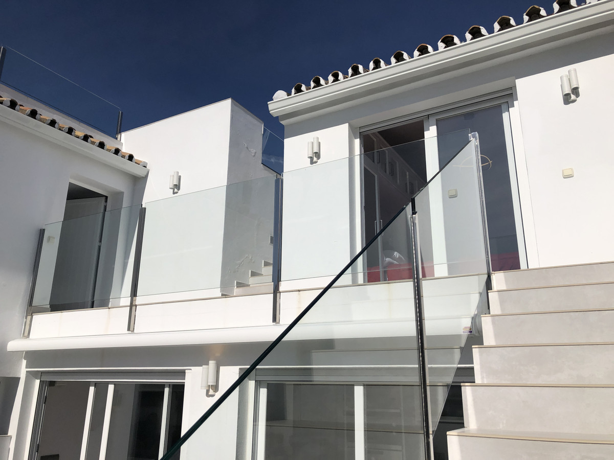 Villa Semi Individuelle à New Golden Mile, Costa del Sol
