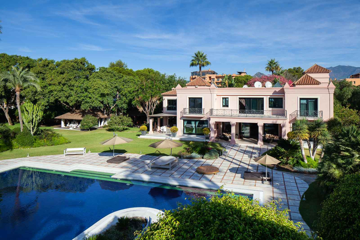 Vrijstaande Villa te koop in Estepona R4302541