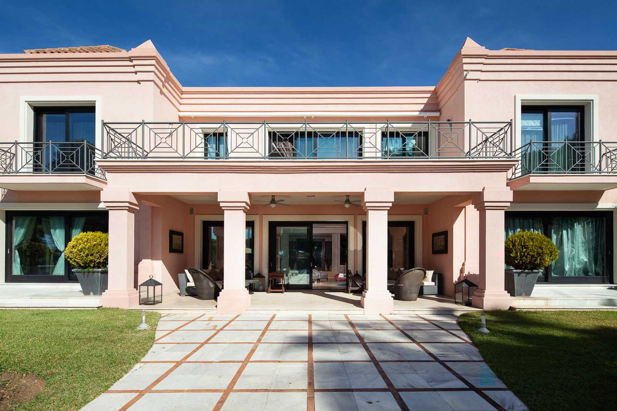 Villa te koop in Estepona R4302541