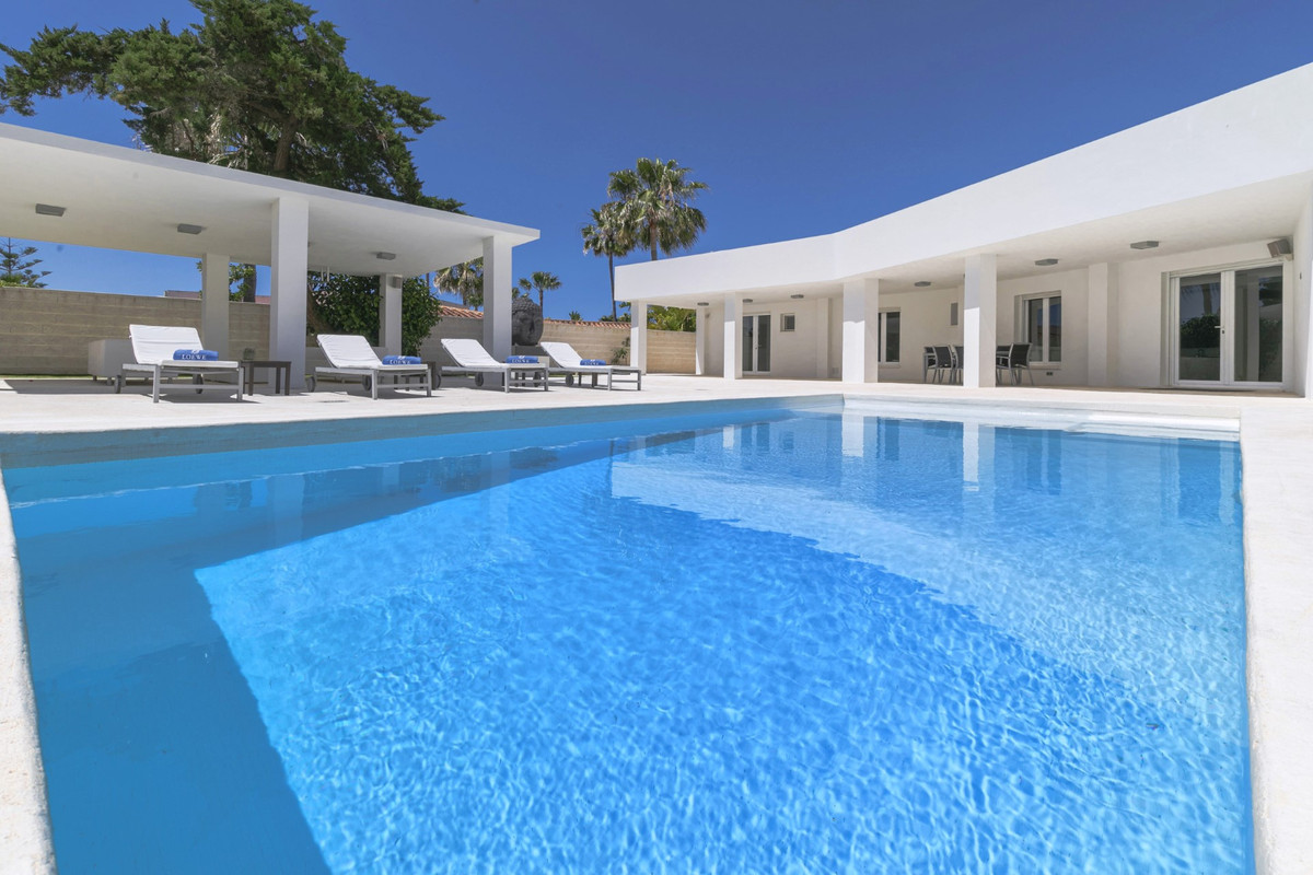 4 Bedroom Detached Villa For Sale Marbesa, Costa del Sol - HP4436773