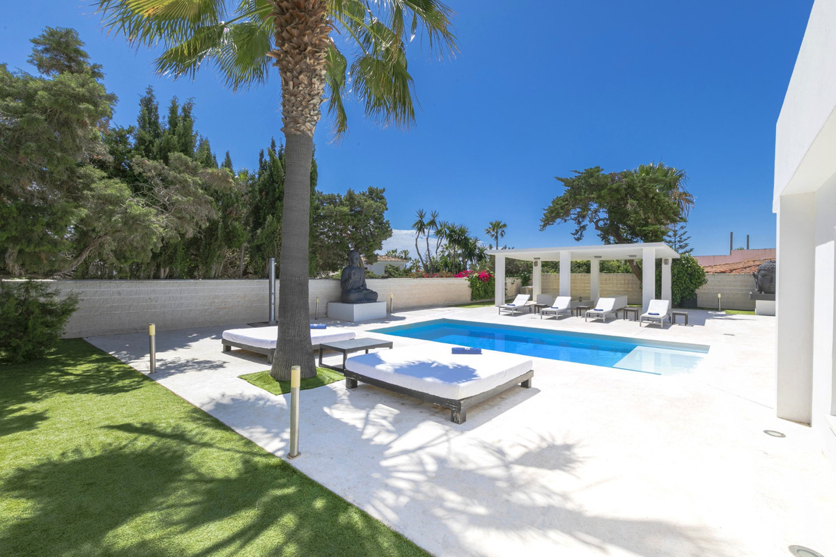 Villa Detached for sale in Marbesa, Costa del Sol
