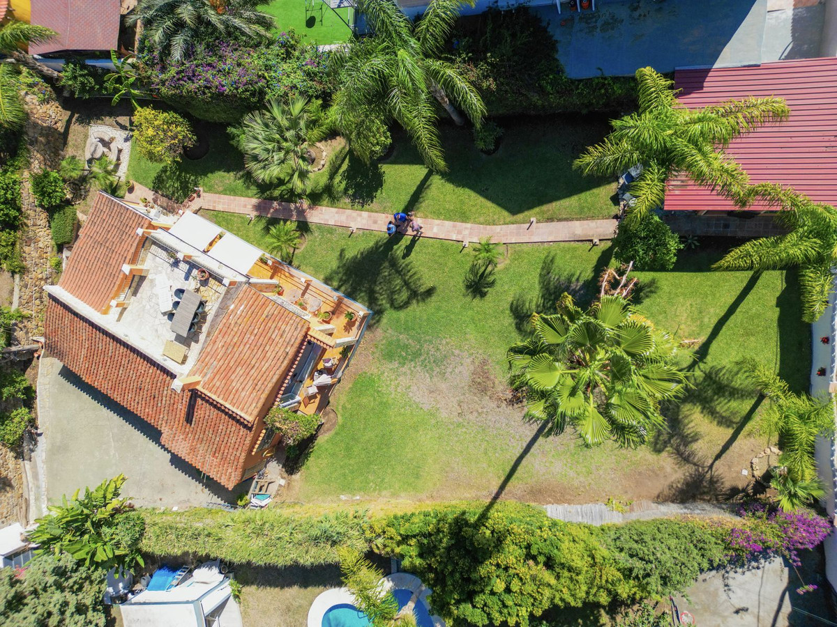 Villa for Sale in Nueva Andalucia, Costa del Sol