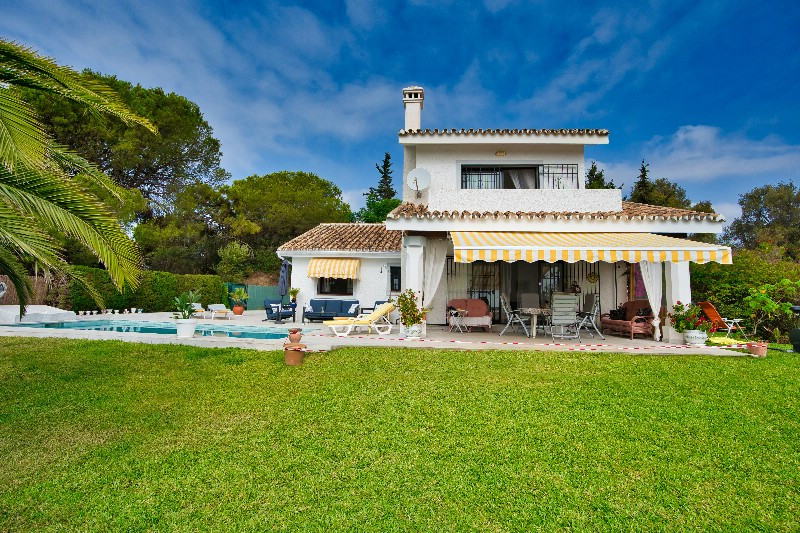 3 bedroom Villa For Sale in Calahonda, Málaga - thumb 1