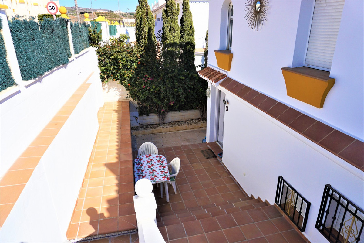 Spacious and very bright villa near Niza Beach with two additional guest annexes.
