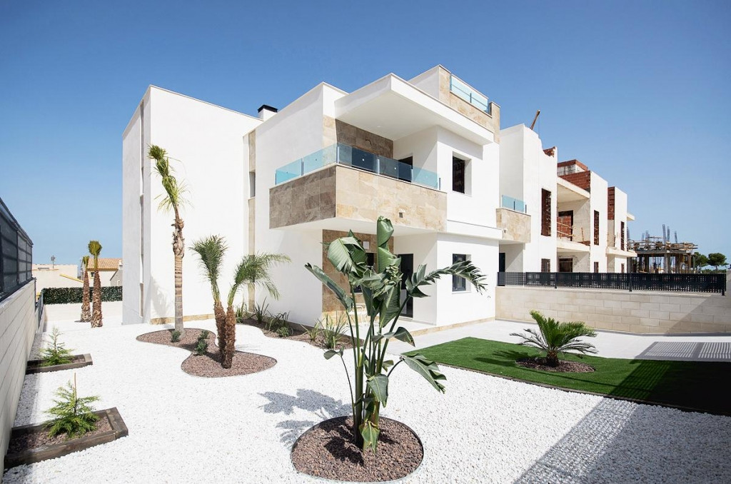 This well-designed bungalow is located in Altos de Polop, a new residence on the Costa Blanca with 7, Spain