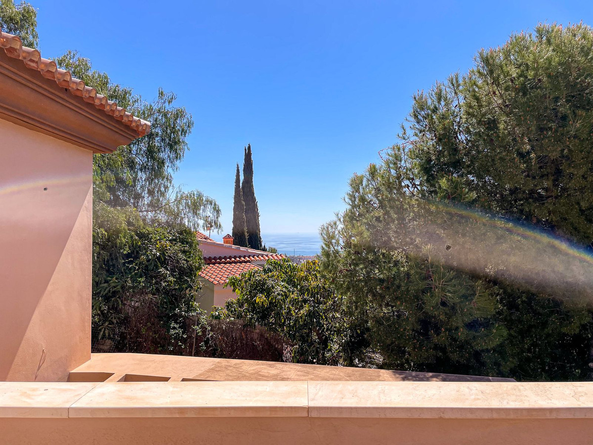 Lyx Homes exclusively presents this fantastic detached house with sea views, in one of the best areas of Rincón de La Victoria, in Malaga, specific...