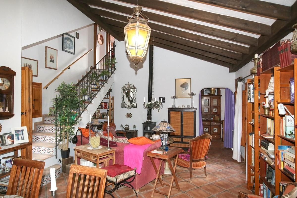Villa Detached in Alozaina, Costa del Sol
