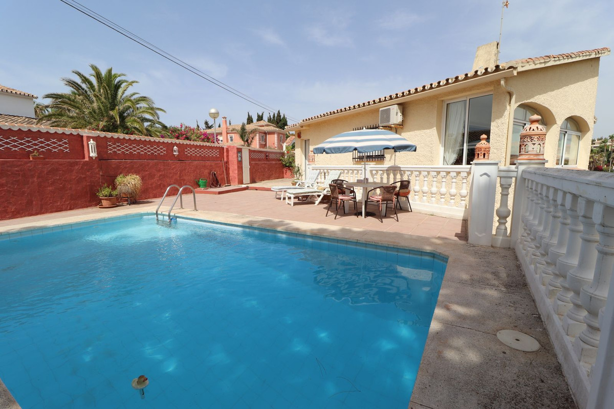 Detached Villa, El Faro, Costa del Sol.
4 Bedrooms, 2 Bathrooms, Built 227 m², Terrace 150 m², Garde, Spain