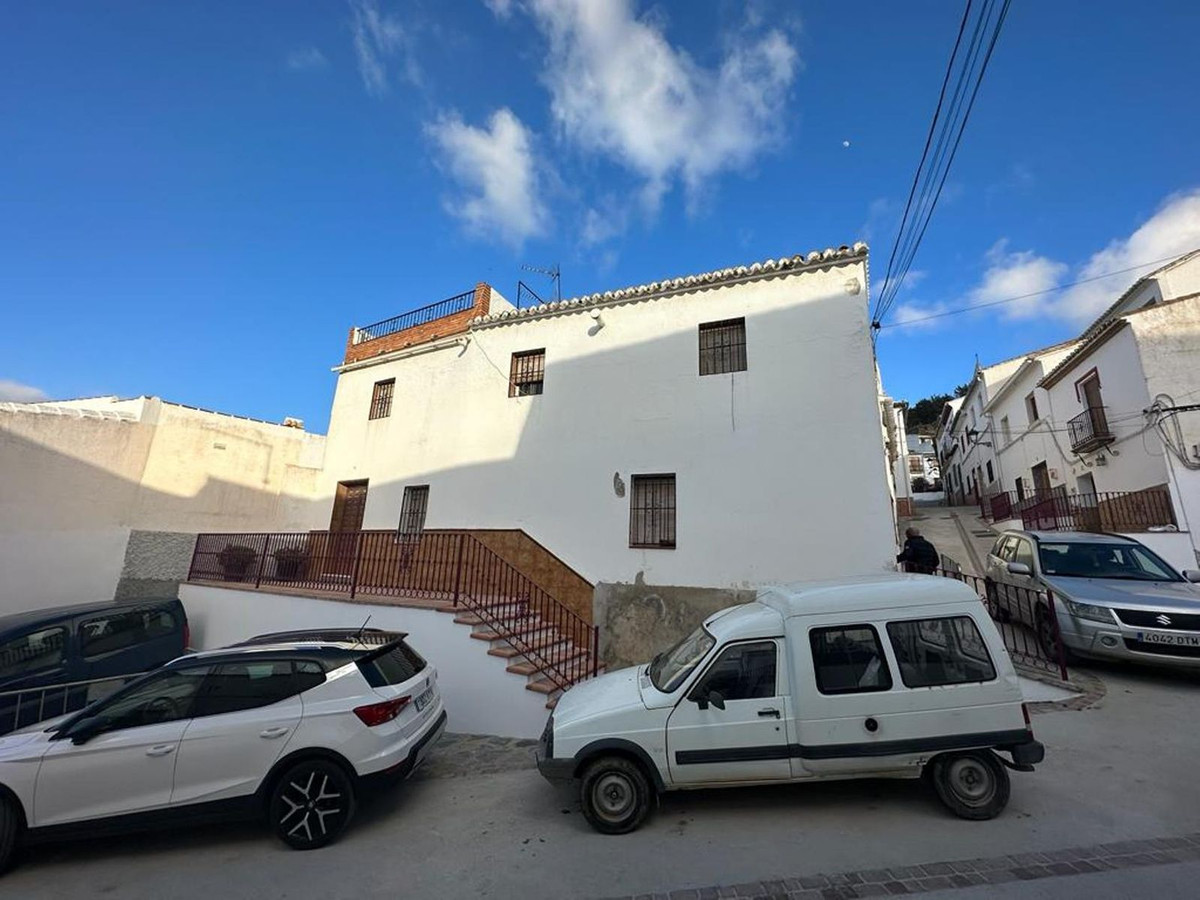 For sale a house in the town of Ardales, 15 minutes from Campillos, in the heart of the town. It con, Spain