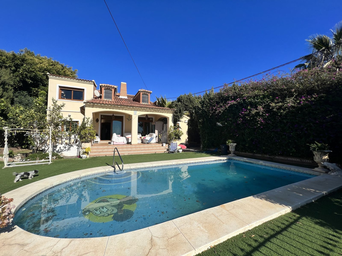 Detached Villa for sale in Marbella R4225318