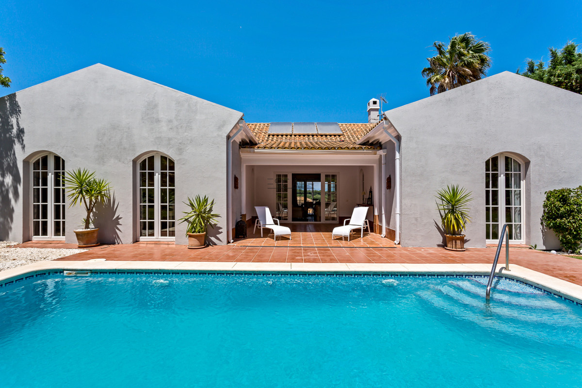 3 Bedroom Detached Villa For Sale Sotogrande, Costa del Sol - HP3879763