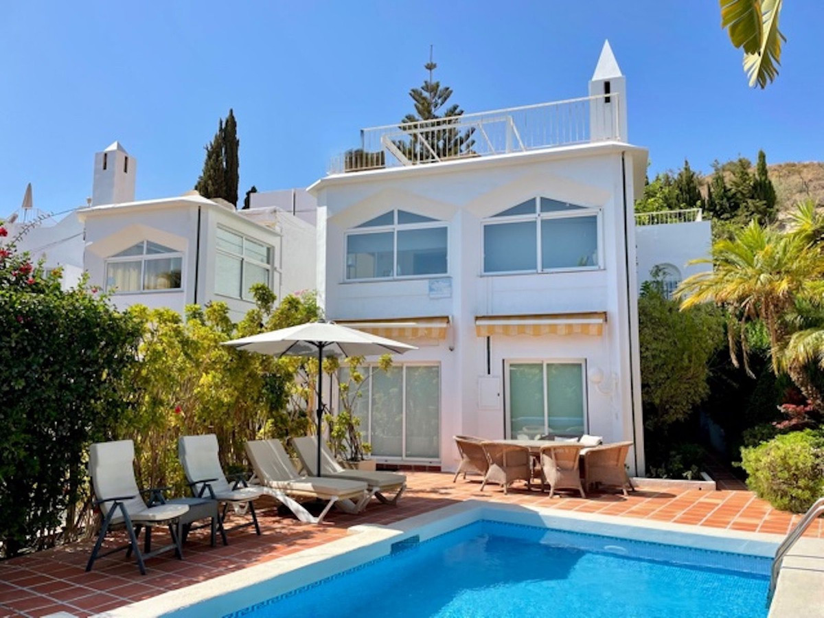 Beautiful detached villa with private pool and access to a large communal pool and garden. Located i, Spain