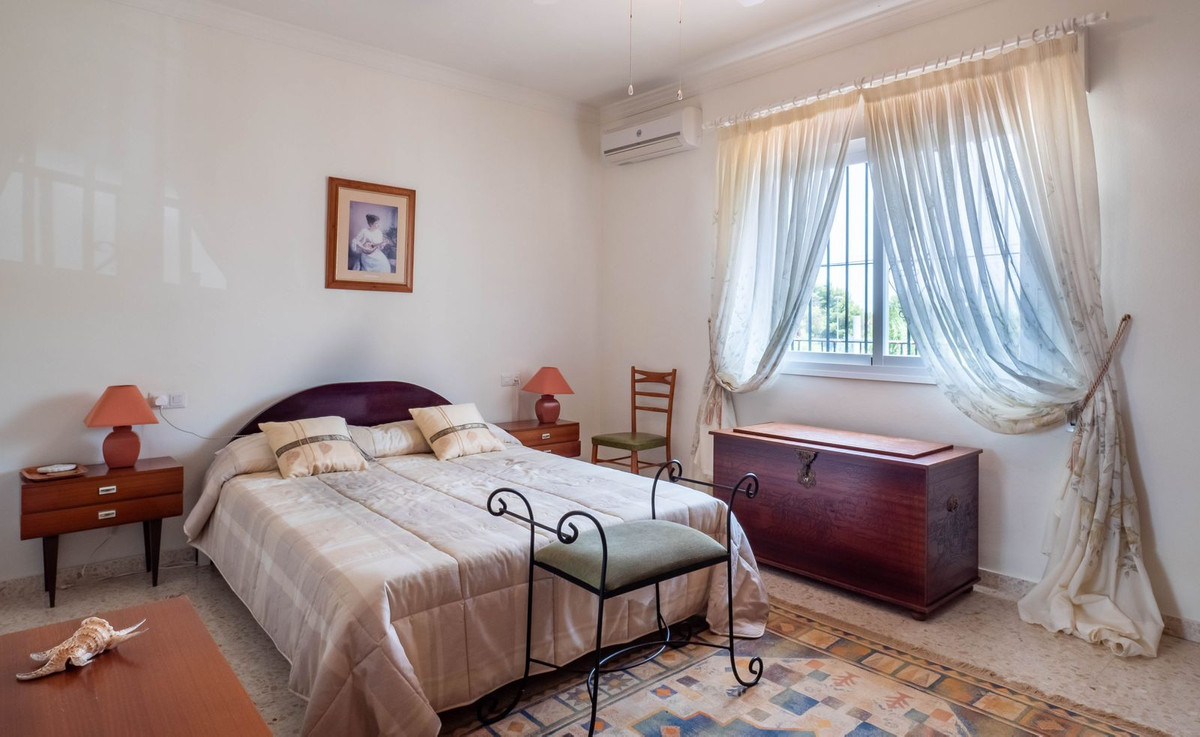 5 bedroom Villa For Sale in Alhaurín el Grande, Málaga - thumb 9