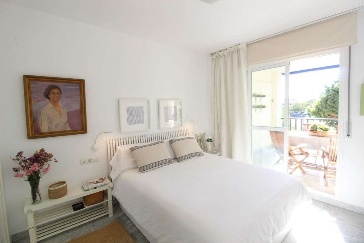 1 bedroom Apartment For Sale in Puerto Banús, Málaga - thumb 2