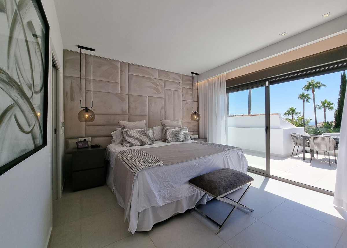 4 bedroom Villa For Sale in Elviria, Málaga - thumb 4