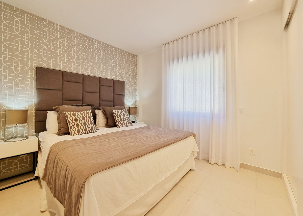 4 bedroom Villa For Sale in Elviria, Málaga - thumb 40