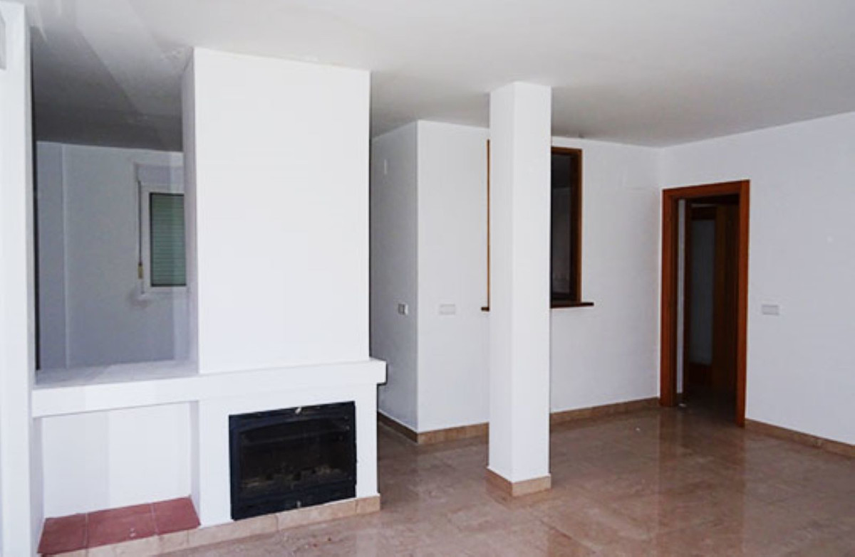 Bank repossession villa located in a residential area in a closed area with video surveillance, swimming pool, well connected and close to all kind...