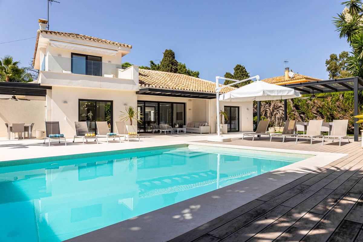 Amazing villa in Marbella.

Located just a few metres from the Cortijo Blanco beach, this fantastic , Spain